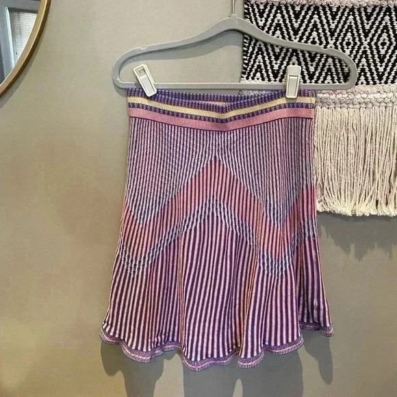 BCBGMaxAzria ORANGE AND BLUE PATTERNED MINI SKIRT - Picture 5 of 6